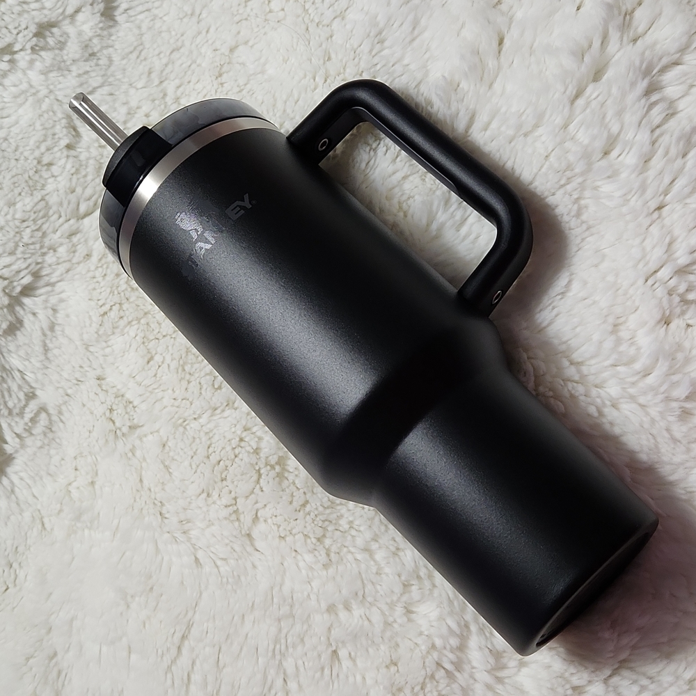 THE QUENCHER H2.0 FLOWSTATE™ TUMBLER | 40 OZ